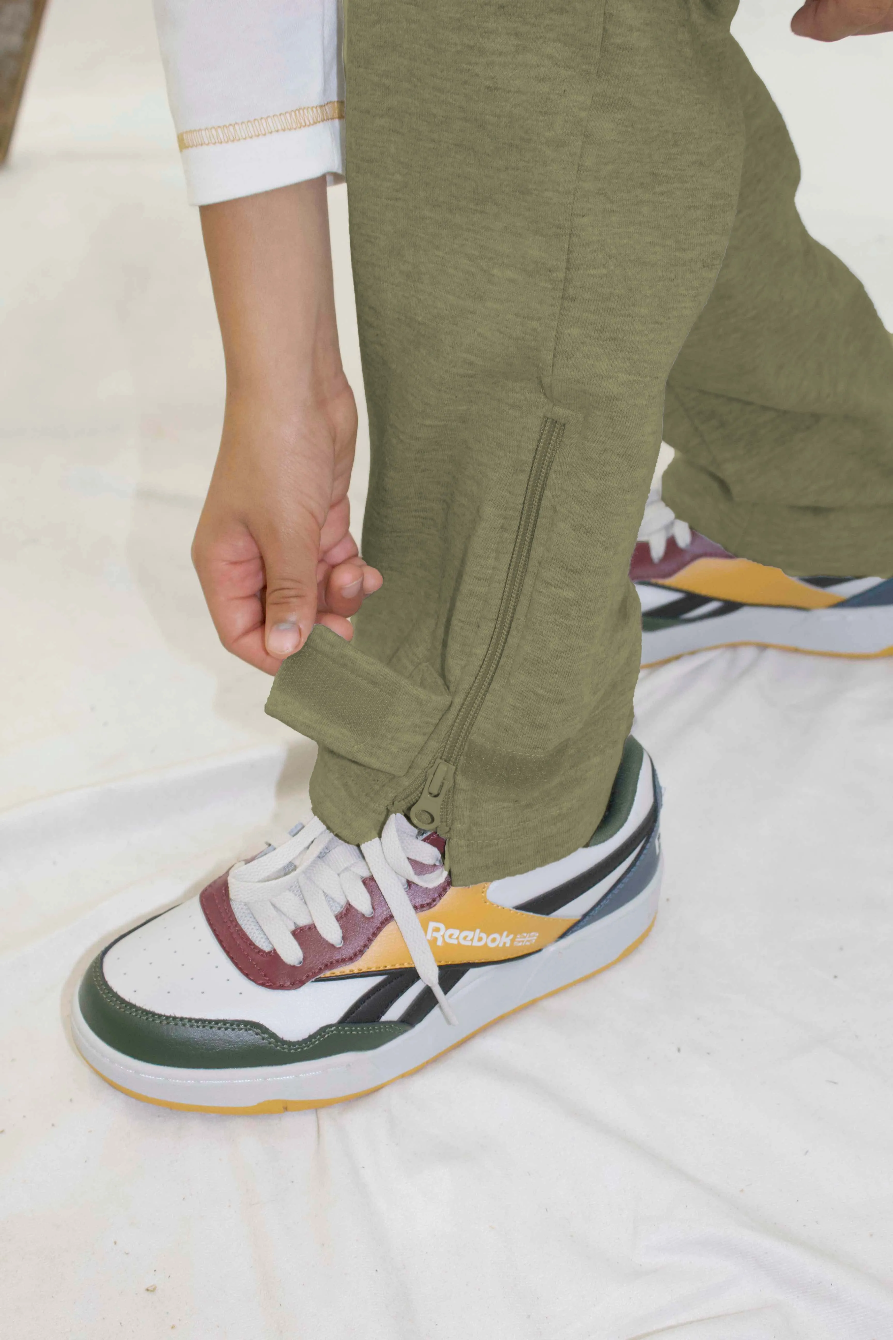 Adaptive Kids Sweatpants: Adjustable Elastic Waist, Zippered Sides for Easy Undressing