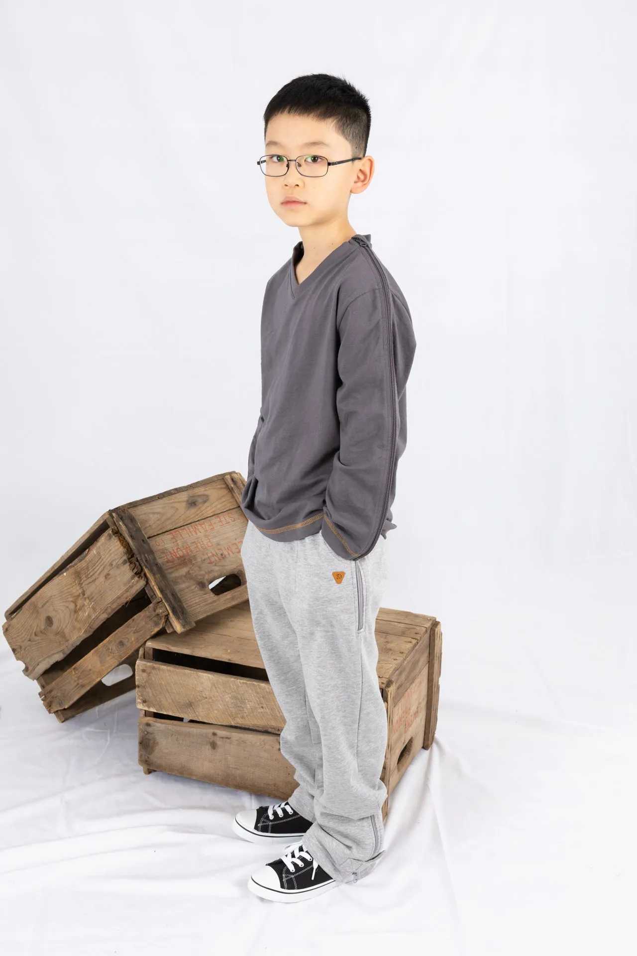 Adaptive Kids Sweatpants: Adjustable Elastic Waist, Zippered Sides for Easy Undressing