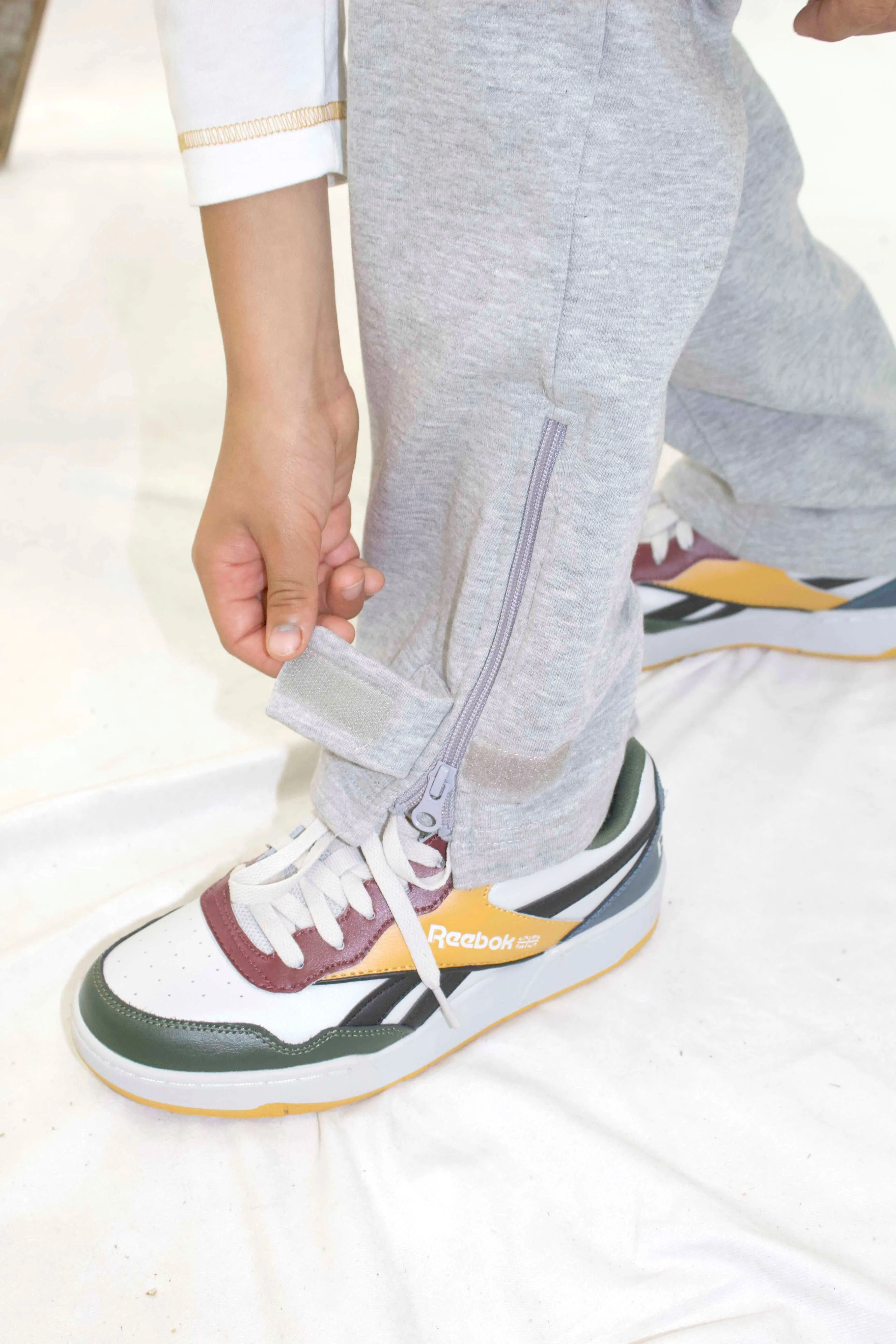 Adaptive Kids Sweatpants: Adjustable Elastic Waist, Zippered Sides for Easy Undressing