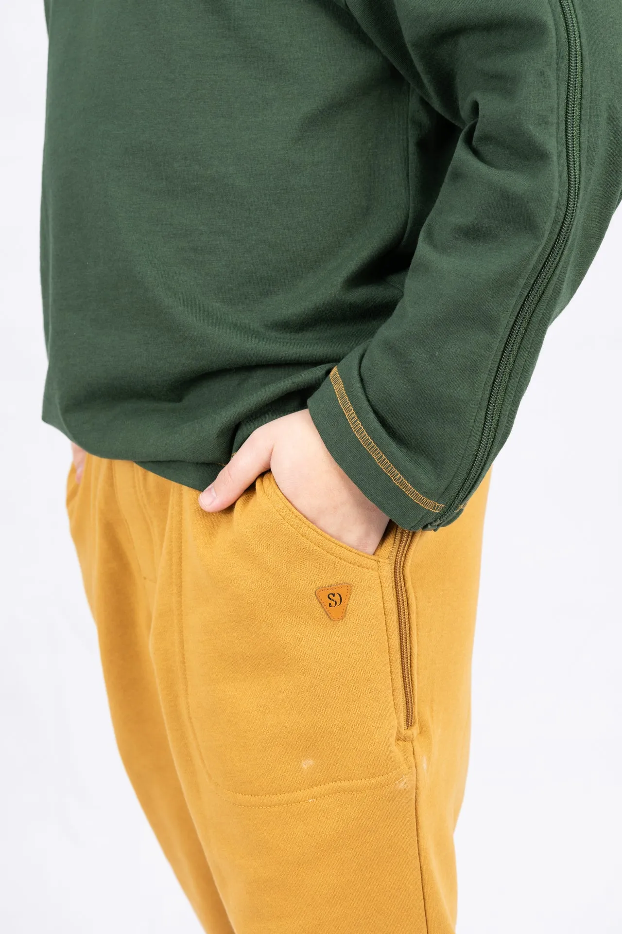 Adaptive Kids Sweatpants: Adjustable Elastic Waist, Zippered Sides for Easy Undressing