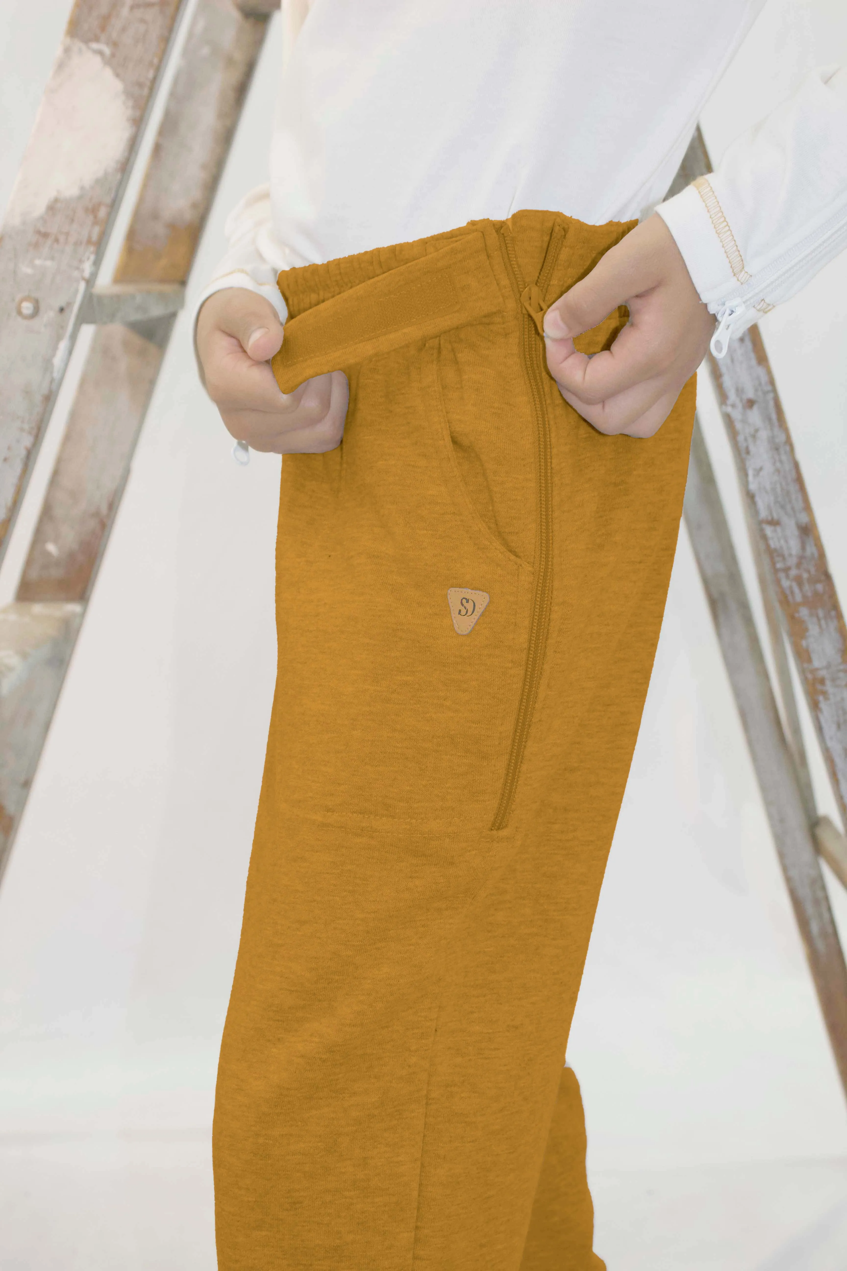 Adaptive Kids Sweatpants: Adjustable Elastic Waist, Zippered Sides for Easy Undressing