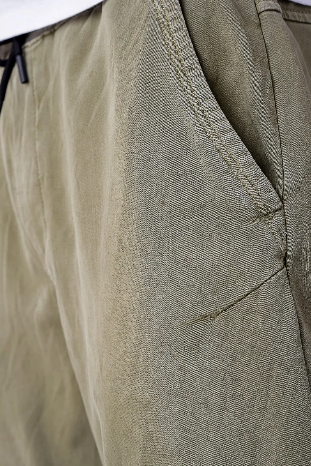 regular cuffed trousers in olive